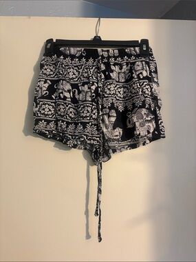 Black & White Elephant Print Drawstring Women's Shorts